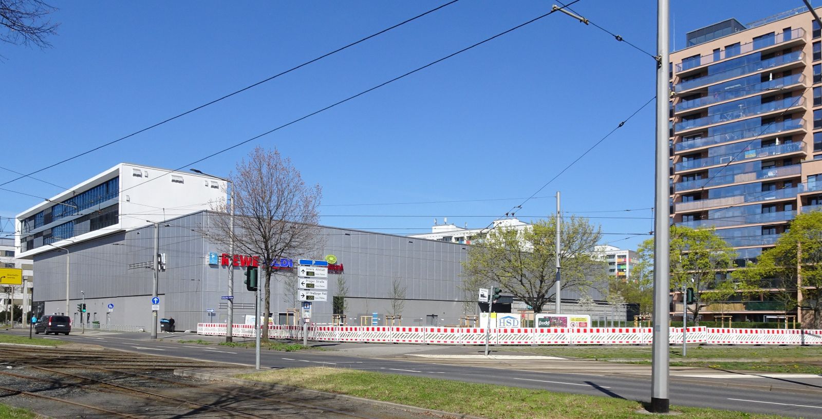 Schanze IV 2026 &ndash; Blick schr&auml;g von vorn rechts auf die Feldseite